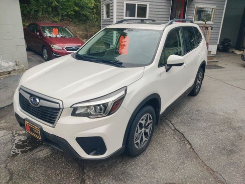 Used 2019 Subaru Forester Premium AWD/4WD image 2