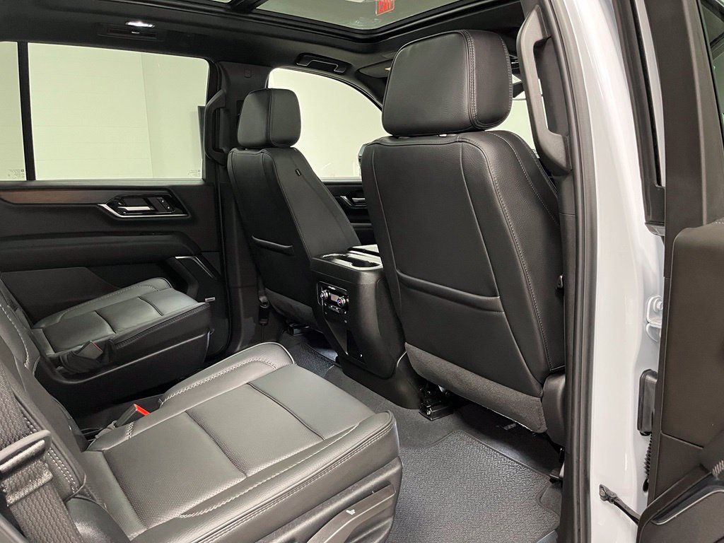 Used 2026 GMC Yukon Denali w/ Sun & Power Step Package AWD/4WD image 52