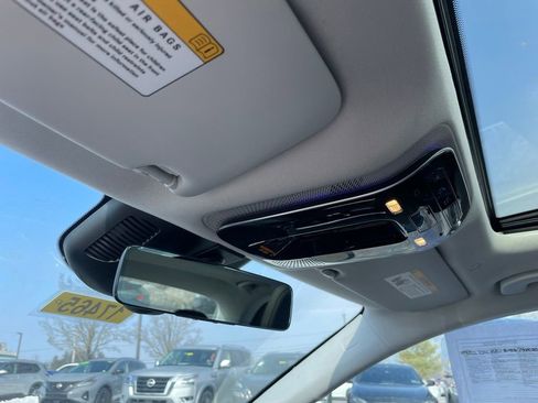 Used 2025 Mercedes-Benz C 300 4MATIC Sedan image 20