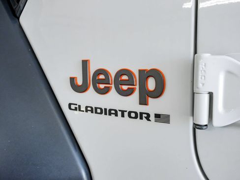 Used 2024 Jeep Gladiator Mojave w/ Convenience Group AWD/4WD image 54