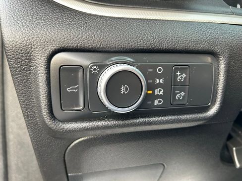 Certified 2022 Ford Explorer XLT w/ Equipment Group 202A image 19