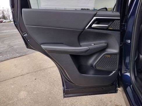 New 2026 Mitsubishi Outlander SE image 30