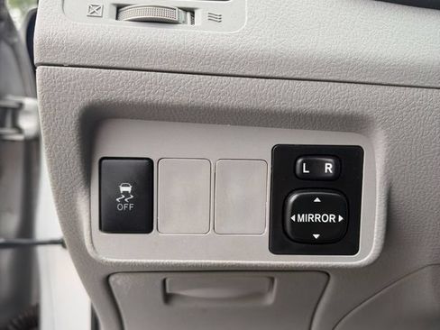 Used 2013 Toyota Corolla LE FWD image 18
