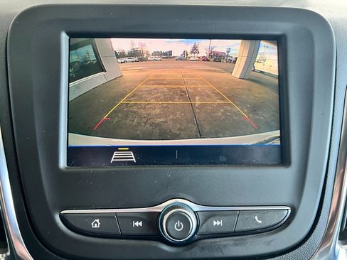 Used 2021 Chevrolet Equinox LT image 22