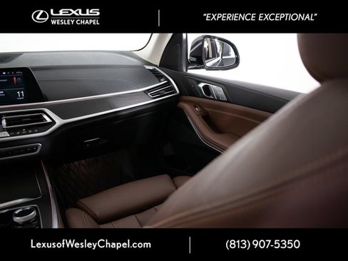 Used 2022 BMW X7 xDrive40i w/ Parking Assistance Package AWD/4WD image 17