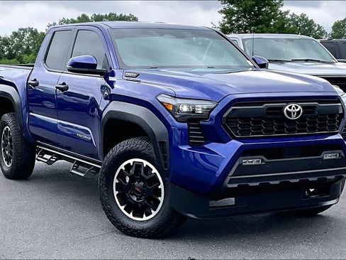 Used 2024 Toyota Tacoma TRD Off-Road w/ TRD Off Road Upgrade Package AWD/4WD image 37