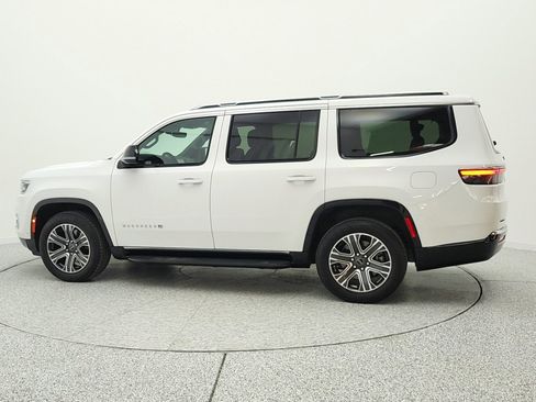 Used 2025 Jeep Wagoneer 4WD image 8