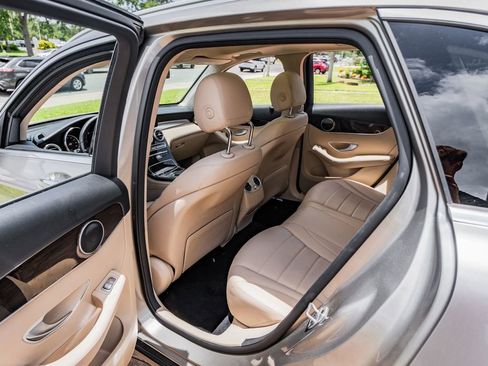Used 2022 Mercedes-Benz GLC 300 image 37