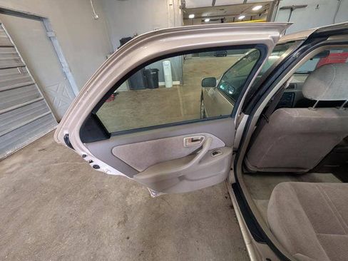 Used 1998 Toyota Camry CE FWD image 24