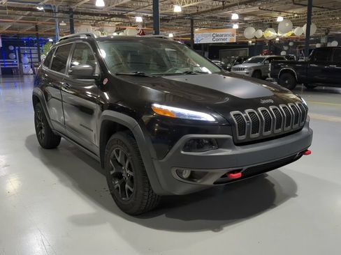 Used 2018 Jeep Cherokee Trailhawk w/ Comfort/Convenience Group AWD/4WD image 5