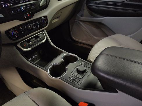 Used 2023 GMC Terrain SLE w/ Driver Convenience Package image 26