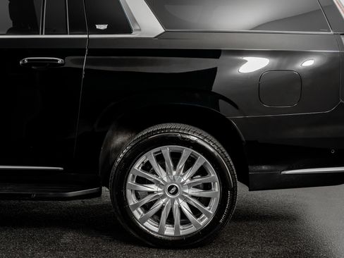 Used 2024 Cadillac Escalade ESV Premium Luxury image 17