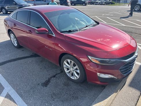 Used 2019 Chevrolet Malibu LT w/ Driver Confidence Package FWD image 2