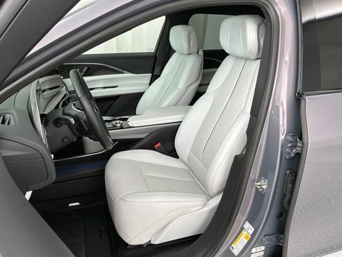 Used 2024 Cadillac Lyriq Luxury AWD/4WD image 12