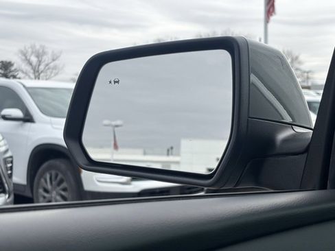 Certified 2022 Chevrolet Traverse LT image 33