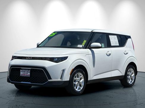 Used 2025 Kia Soul LX w/ LX Technology Package FWD image 8