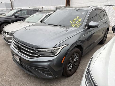 Used 2024 Volkswagen Tiguan SE FWD image 1