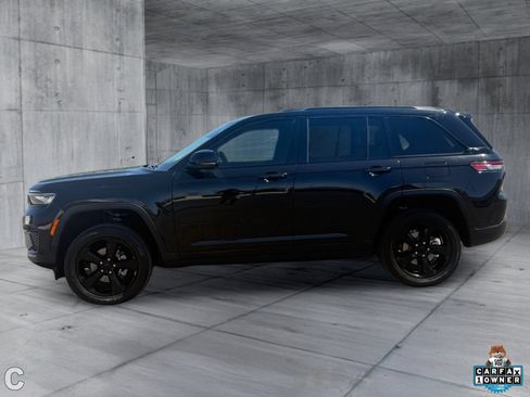 Used 2023 Jeep Grand Cherokee Altitude RWD image 3