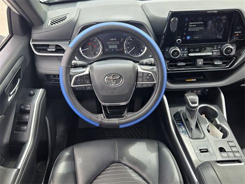 Used 2024 Toyota Highlander XSE image 13