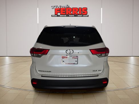 Used 2017 Toyota Highlander XLE AWD/4WD image 6