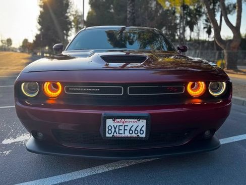 Used 2019 Dodge Challenger R/T w/ Driver Convenience Group RWD image 4