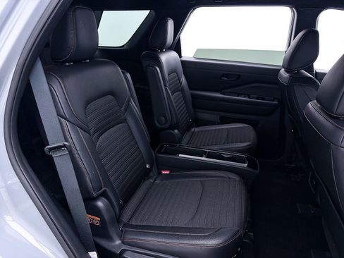 Used 2024 Nissan Pathfinder Rock Creek AWD/4WD image 33