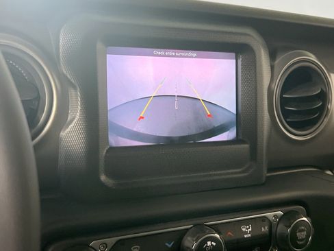 Used 2023 Jeep Wrangler Sport S image 13