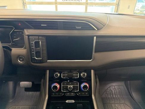 Used 2021 GMC Yukon Denali w/ Denali Premium Package AWD/4WD image 32