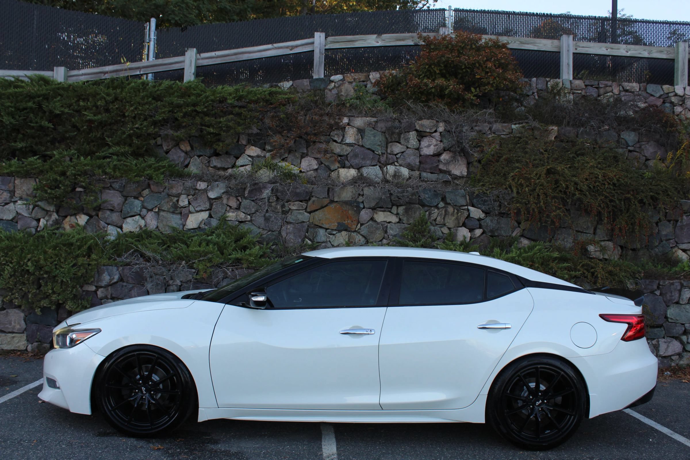 Used 2017 Nissan Maxima SR w/ Midnight Edition FWD image 5