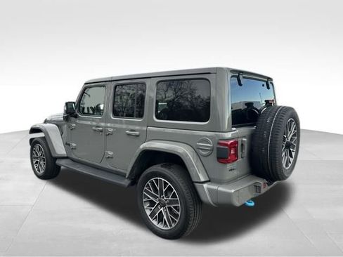 Used 2022 Jeep Wrangler Unlimited Sahara image 5