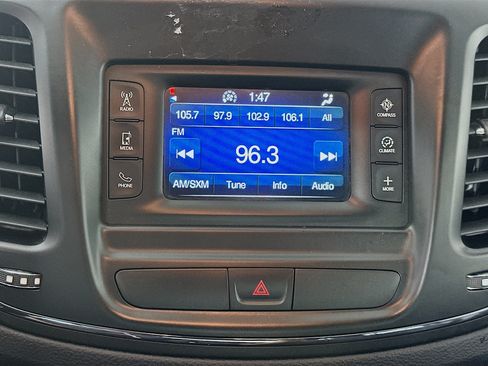 Used 2015 Chrysler 200 S FWD image 19