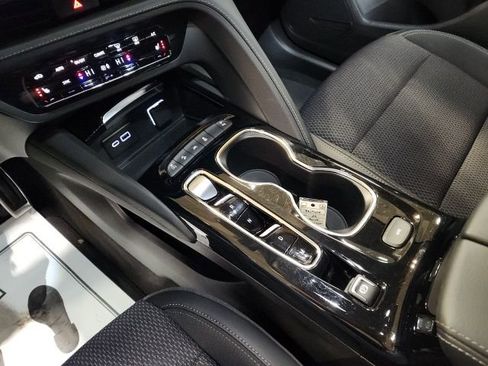 Certified 2023 Buick Envision Preferred w/ Sport Touring Package image 16