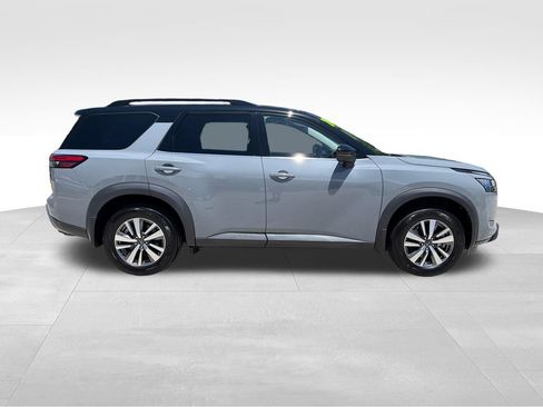 Certified 2024 Nissan Pathfinder SL FWD image 8