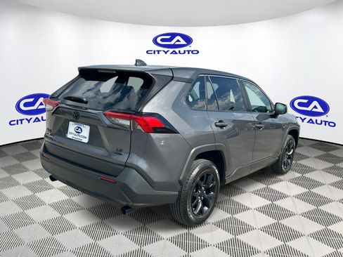 Used 2022 Toyota RAV4 LE AWD/4WD image 3