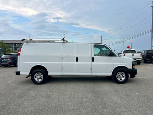Used 2018 Chevrolet Express 2500 Extended RWD image 3