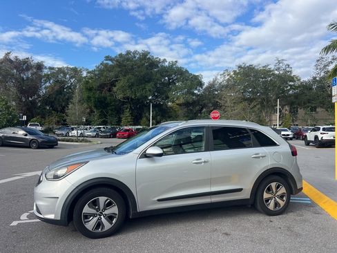 Used 2019 Kia Niro LX image 8