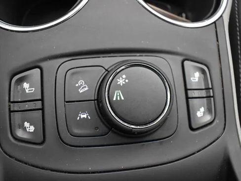 Used 2024 GMC Terrain SLT image 35