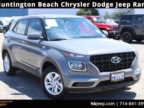 Used 2021 Hyundai Venue SE FWD image 1