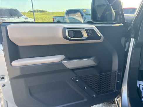 Used 2023 Ford Bronco Wildtrak AWD/4WD image 9