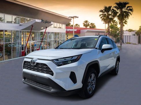 Used 2025 Toyota RAV4 XLE AWD/4WD image 7