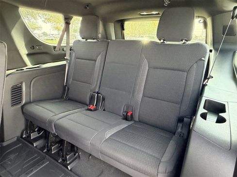 New 2026 Chevrolet Suburban LS image 25