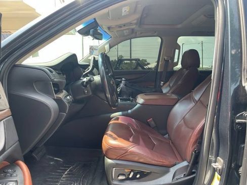 Used 2019 Cadillac Escalade Luxury AWD/4WD image 7