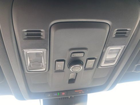 New 2025 Chevrolet Suburban Premier image 25