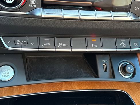 Used 2021 Audi Q5 e Premium Plus w/ Premium Plus Package image 17