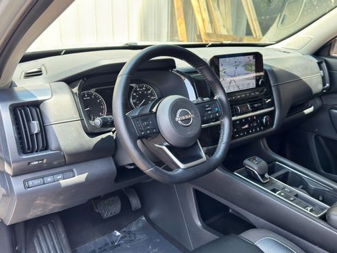 Used 2022 Nissan Pathfinder SL w/ SL Premium Package FWD image 13