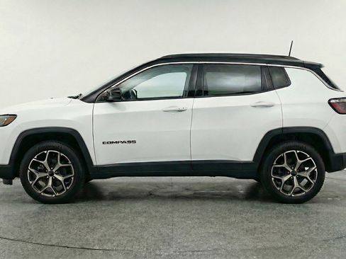 Used 2025 Jeep Compass Limited image 5