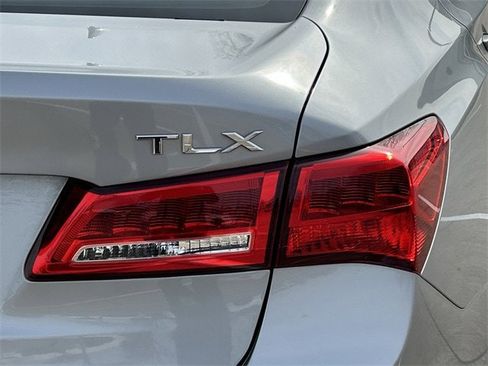 Used 2018 Acura TLX image 7