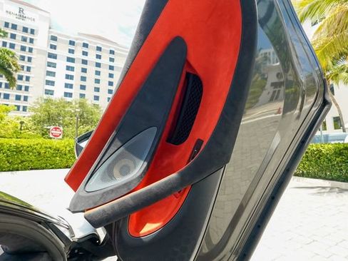Used 2019 McLaren 600LT RWD image 90