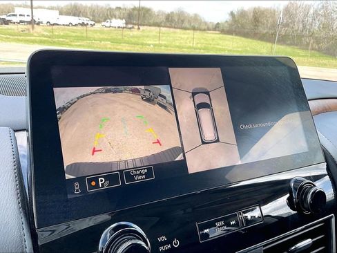 Used 2024 Nissan Armada SL w/ Captain's Chairs Package image 13