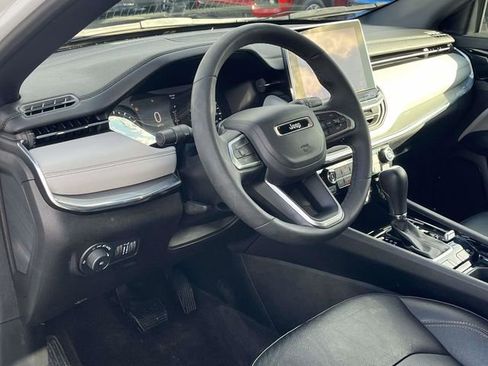 Used 2023 Jeep Compass Limited image 12